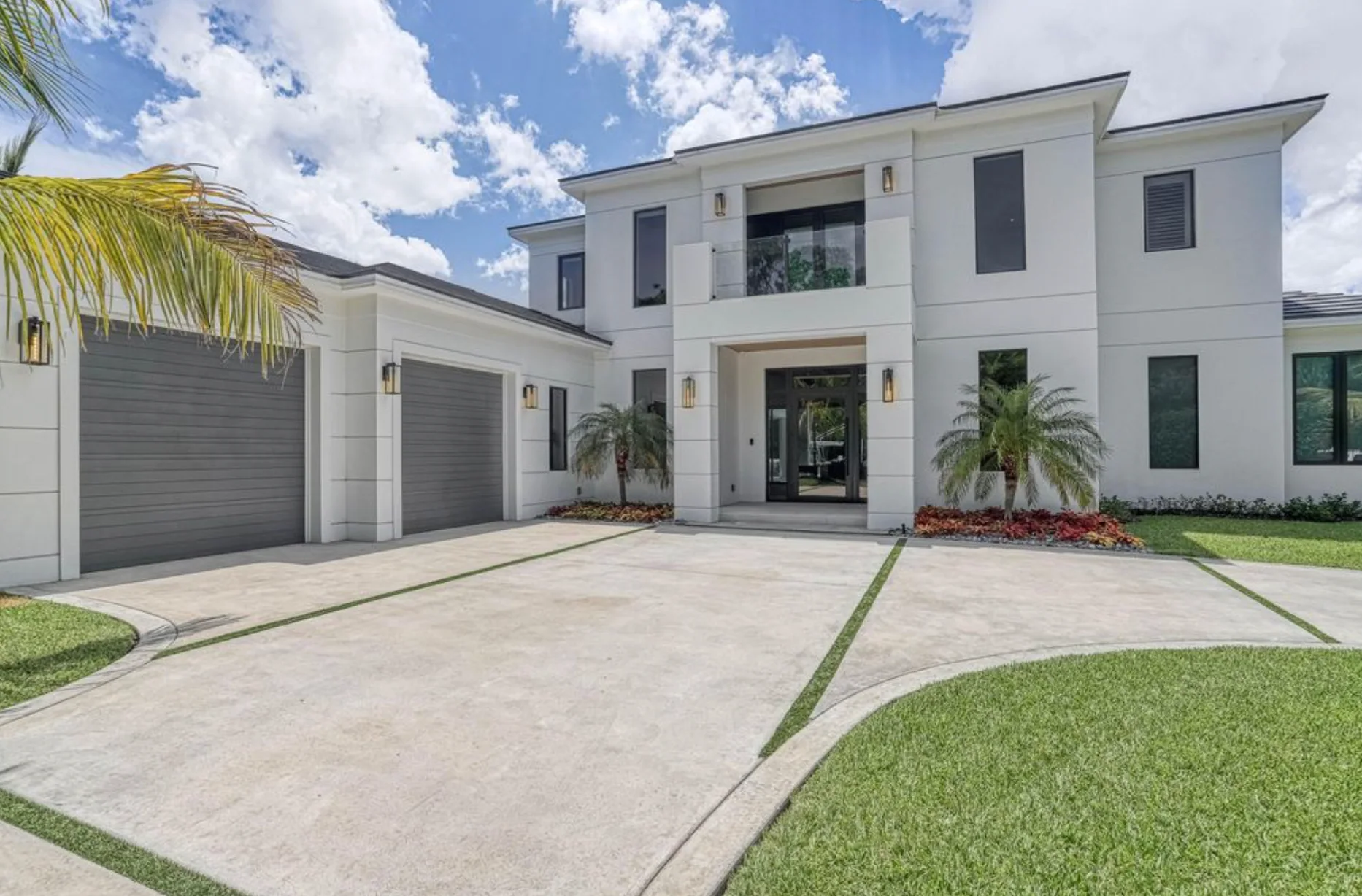2290 Bay Village Court, front elevation