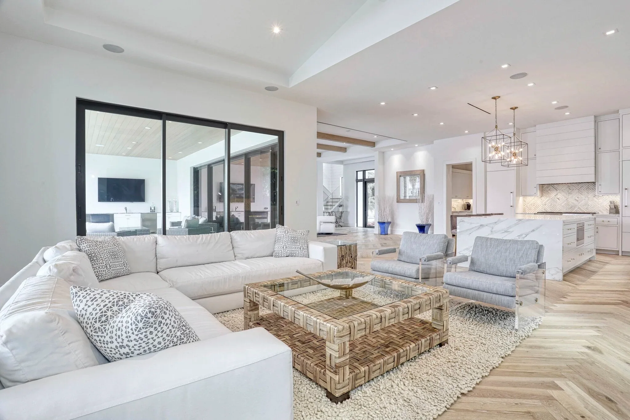 2290 Bay Village Court, living room