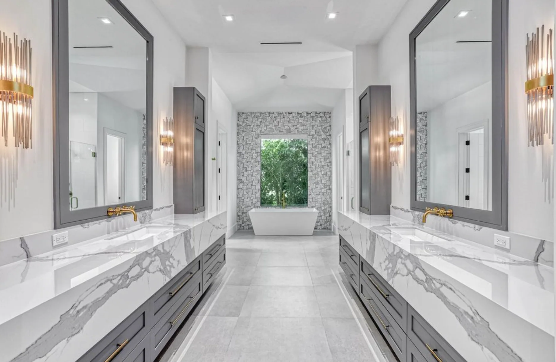 2290 Bay Village Court, primary bath