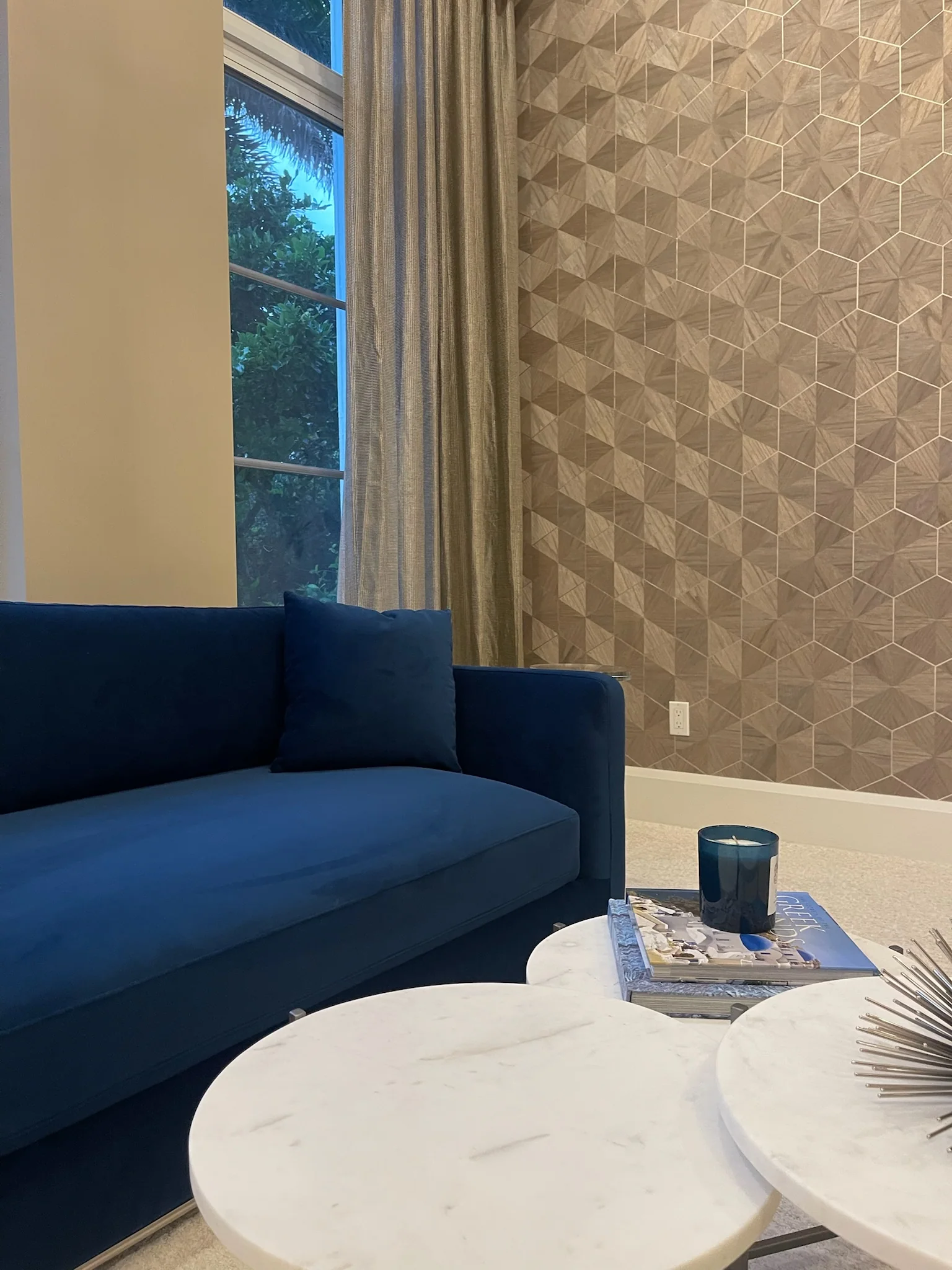 300 Eagle Drive, sitting room