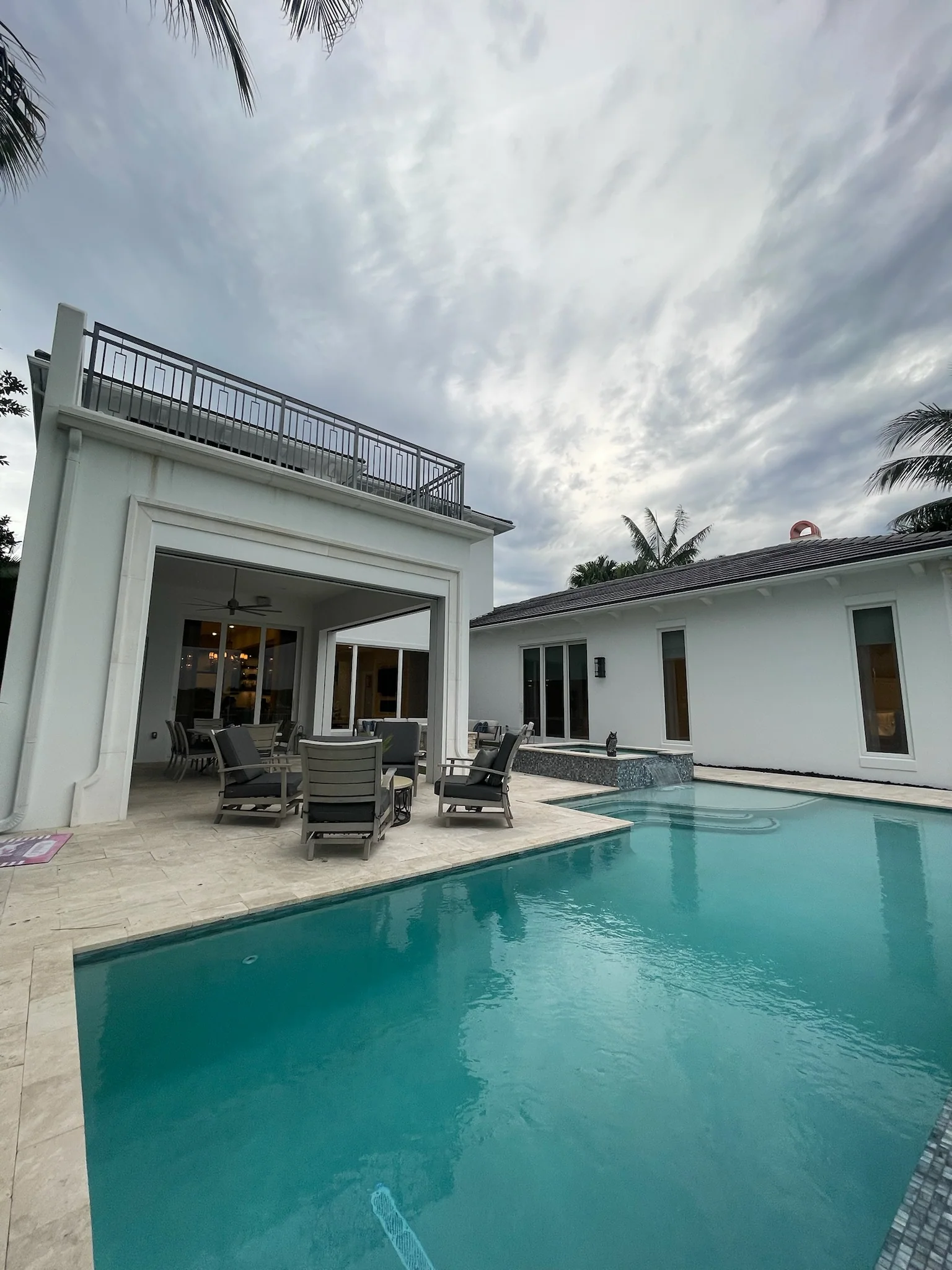 300 Eagle Drive, loggia