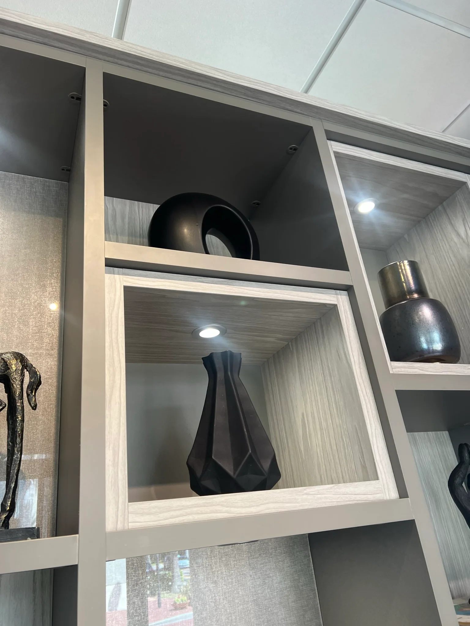 Amrit, lit shelving