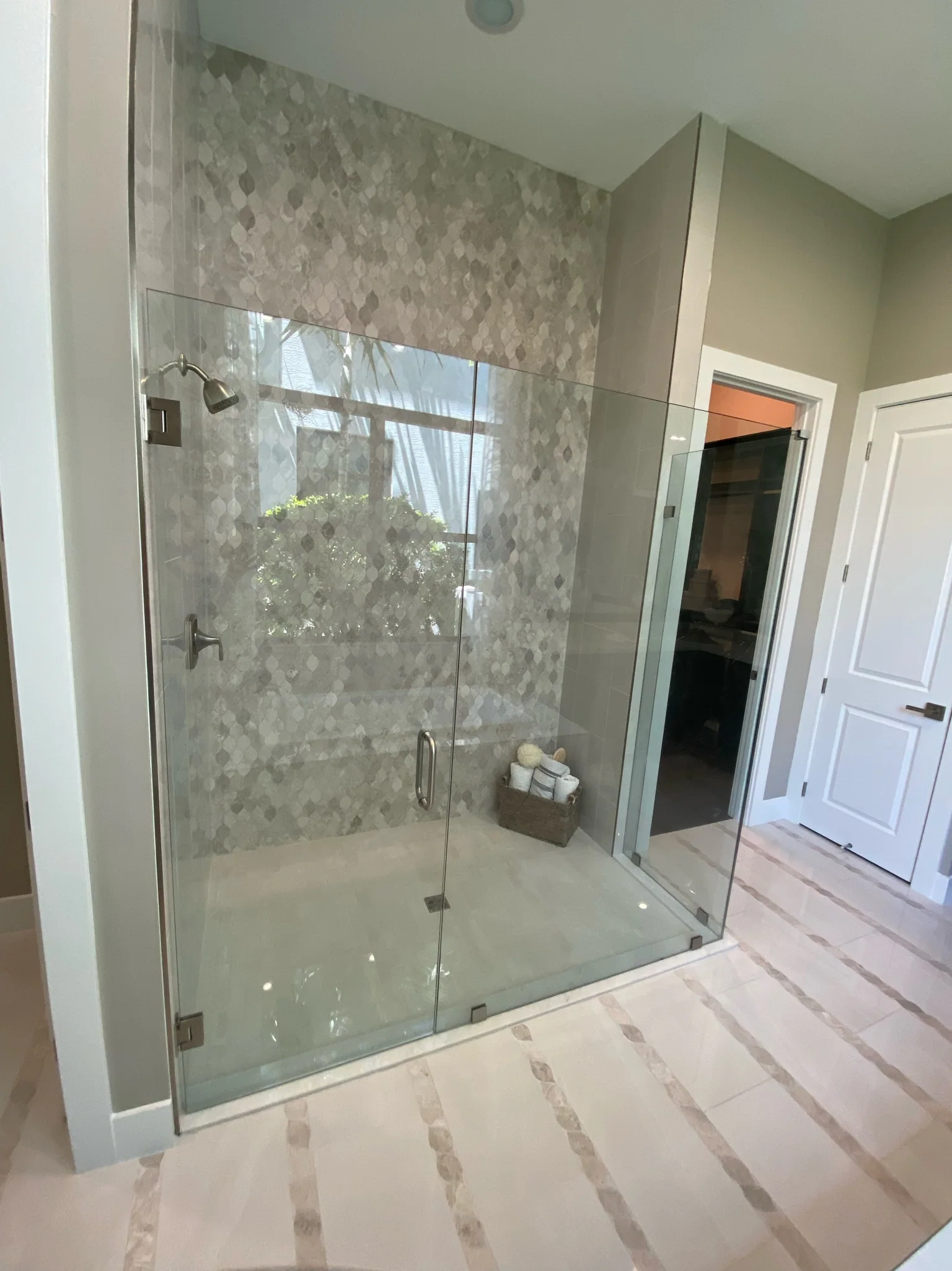 Artistry, Lot 207, primary shower
